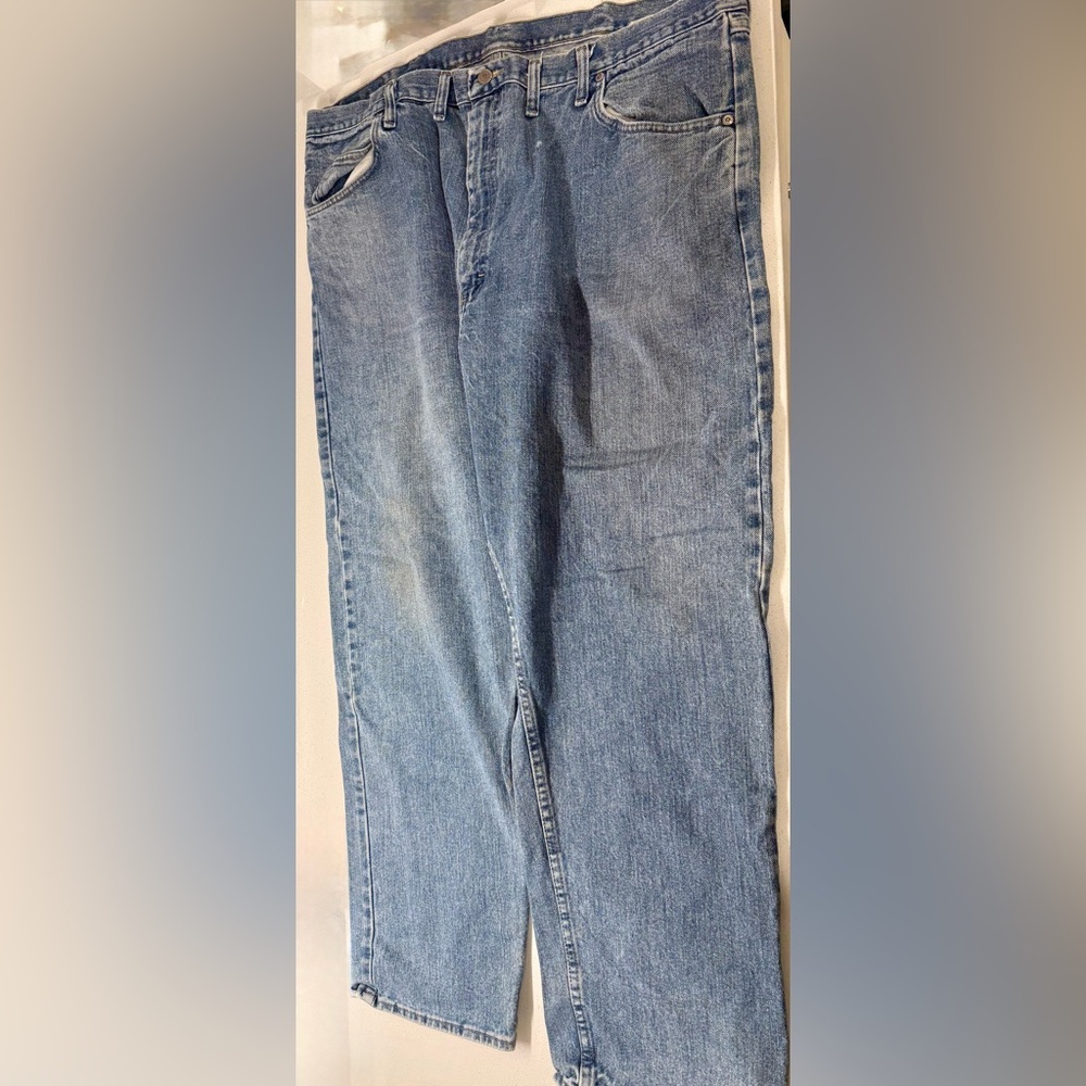 Wrangler Men's Relaxed Fit Blue Jeans